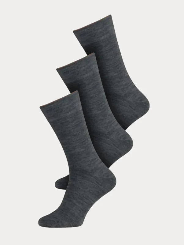 3 paar merino wollen sokken in de kleur grijs.
